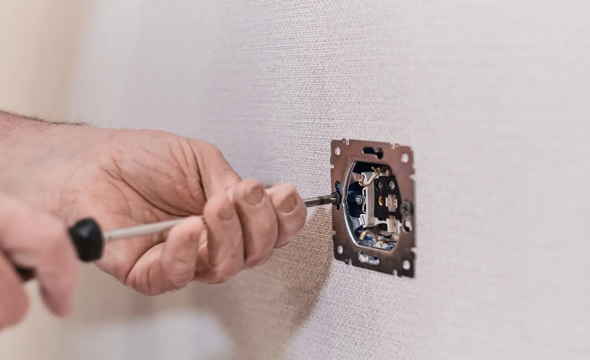 Electricians in Bude | Residential & Commercial Electrical Contractors